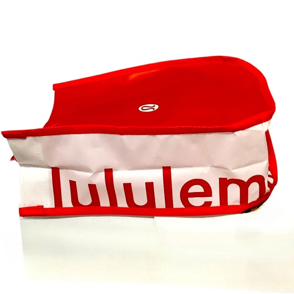 Lululemon Shopping Tote Bag form CA - Picture 3 of 5